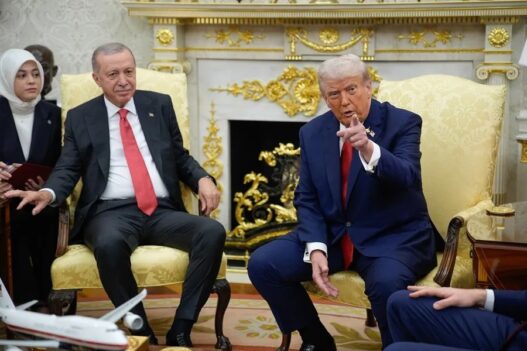 "Me gustaría que dejara de comprar petróleo a Rusia", le dice Trump al presidente de Turquía